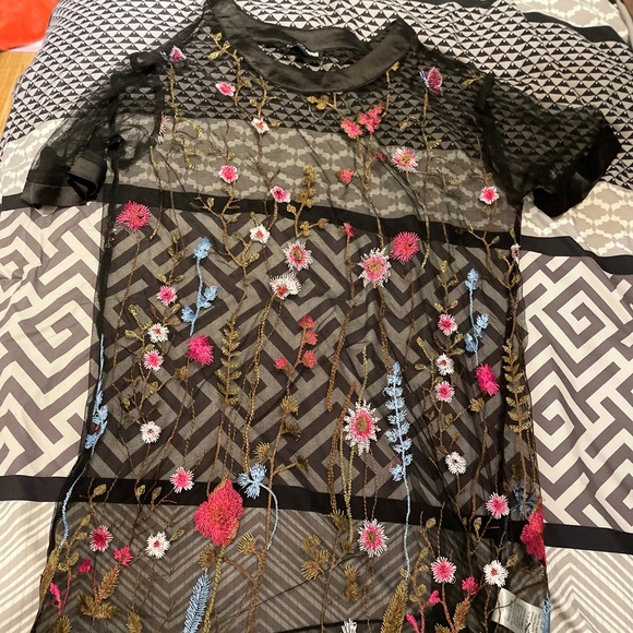 Fashion Nova floral transparent top (cover up) size US S. - Picture 4 of 5